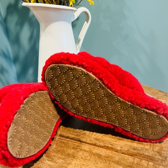 EUC UGG GIRLS SANDALS - Picture 3 of 9